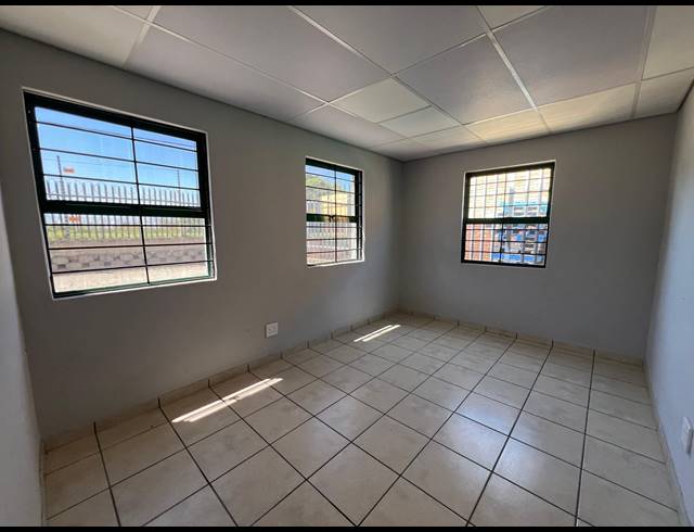 257M² WAREHOUSE TO LET IN LASER PARK